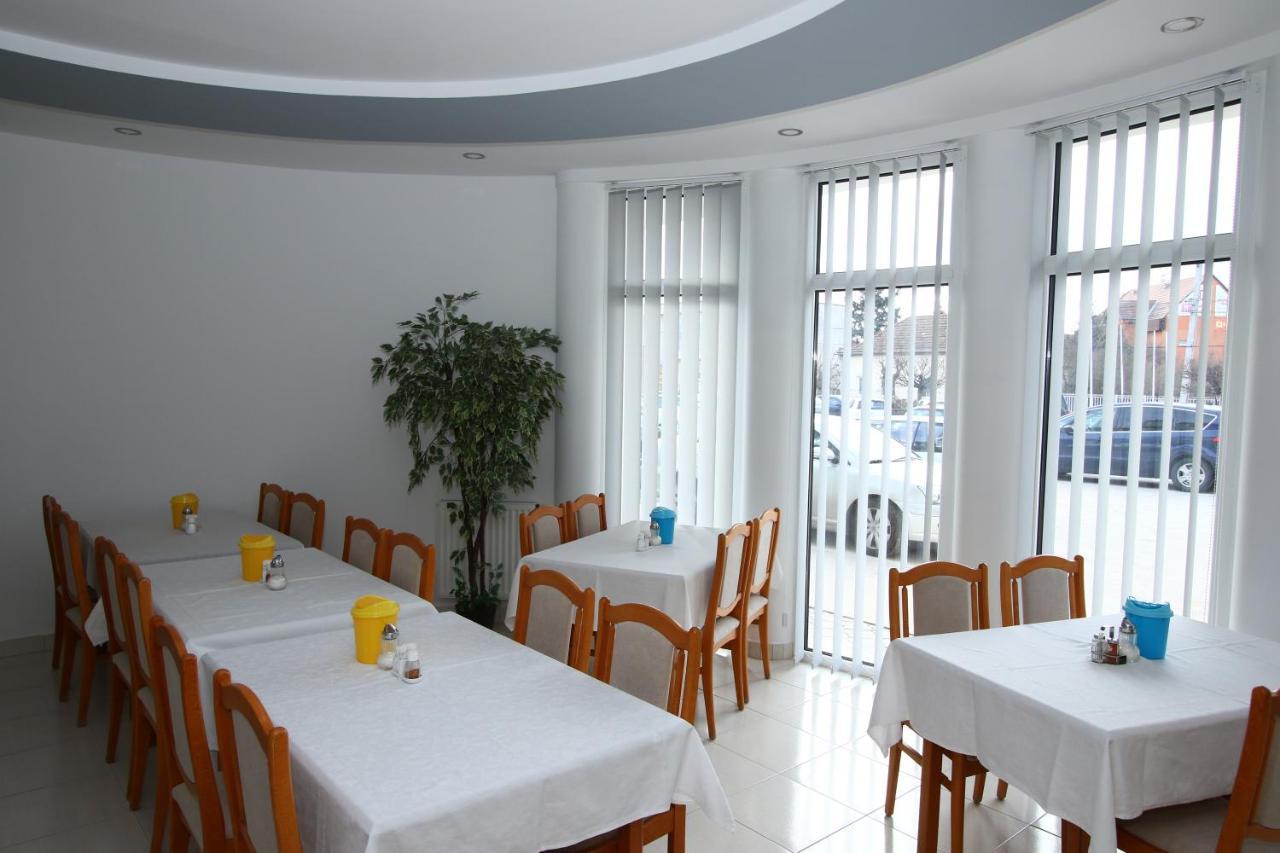 Hotel Aqua Komárom Εξωτερικό φωτογραφία