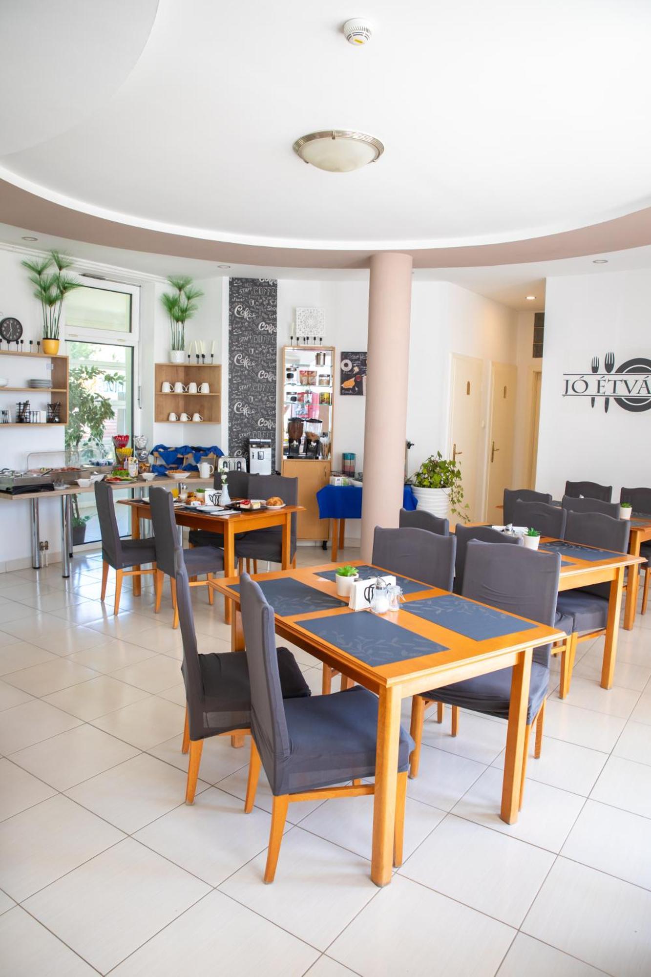 Hotel Aqua Komárom Εξωτερικό φωτογραφία